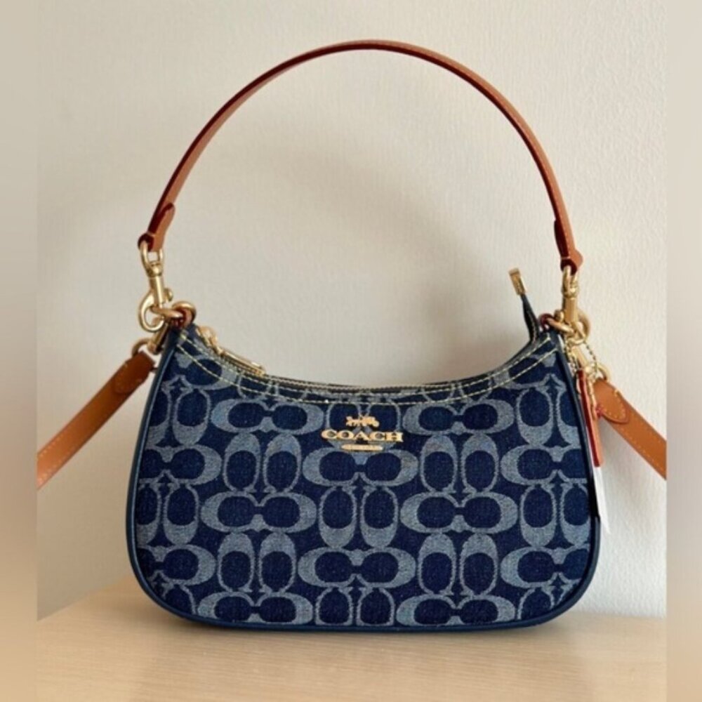 Coach Navy and Brown Signature Shoulder Bag🧊🧊